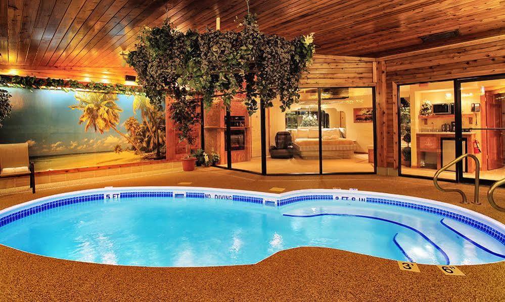 Sybaris Pool Suites - Индианаполис Экстерьер фото